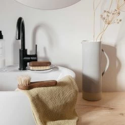 Spazzola Per La Pulizia Del Viso Di Andree Jardin - Legno Di Frassino & Cavallo -Negozio al dettaglio stagionatura AJ0047 AndreeJardinFaceCleansingBrush AshWood Horsehair lifestyle 3