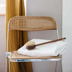 Spazzola Posteriore A Manico Lungo Andree Jardin - Frassino Legno & Hog Bristle -Negozio al dettaglio stagionatura AJ0049 AndreeJardinLongHandledBackBrush AshWood HogBristle lifestyle 1