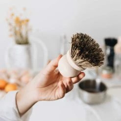 Pentolame Andree Jardin Fibra Vegetale Spazzola In Legno Di Faggio -Negozio al dettaglio stagionatura AJ0061 AndreeJardinVegetableFibreBeechWoodPanBrush lifestyle 1 0e354340 482f 4f3c b8a7 75a6a875e959