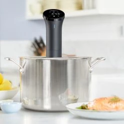 Pentole Anova Sous Vide Cucina Di Precisione Nano 13 Pentole Anova Sous Vide Cucina Di Precisione Nano -Negozio al dettaglio stagionatura Anova Nano LifestyleHero C 1