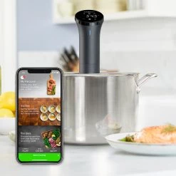 Pentole Anova Sous Vide Cucina Di Precisione Nano 14 Pentole Anova Sous Vide Cucina Di Precisione Nano -Negozio al dettaglio stagionatura Anova Nano LifestyleHero C withphone 1