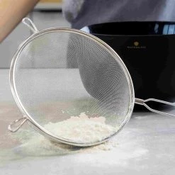 Kitchencraft Sieve In Acciaio Inox Da Cucina -Negozio al dettaglio stagionatura KI0089B StainlessSteelSieve 20cm lifestyle3