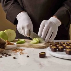 Ingredienti Neuhaus Pralines Champagne Selezione Abbinata - 24 Pezzi 15 Ingredienti Neuhaus Pralines Champagne Selezione Abbinata - 24 Pezzi -Negozio al dettaglio stagionatura NE0016 NeuhausPralinesChampagnePairingSelection 24Pieces lifestyle4