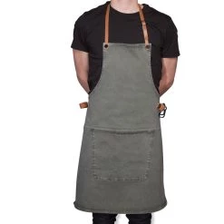Dutchdeluxes Olandesedeluxes Tela Barbecue Grembiule In Grigio-verde -Negozio al dettaglio stagionatura dutch deluxes canvas bbq apron male model green grey