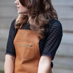 Dutchdeluxes Olandesedeluxes Cerniera In Pelle Grembiule In Classico Brown Pentola -Negozio al dettaglio stagionatura dutch deluxes leather zipper apron new natural lifestyle
