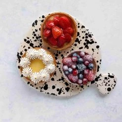 Puglia Handmade Puglia Posate Puglia Splatter In Ceramica Nera 25cm -Negozio al dettaglio stagionatura lifestyle 0015 PugliaCeramicServingBoard lifestyle2 NC0014