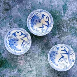 Kiji Stoneware & Ceramics Kiji Stoneware & Ceramica Rice Bowl Con Blue Fish -Negozio al dettaglio stagionatura lifestyle 0022 RiceBowlWithBlueFish above JA0109