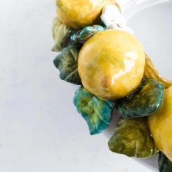 Ceramiche Toscane Tavolo Da 35cm In Limone Toscano Fatto A Mano 10 Ceramiche Toscane Tavolo Da 35cm In Limone Toscano Fatto A Mano -Negozio al dettaglio stagionatura lifestyle 0037 TuscanLemonBowl closeup1 NC0002