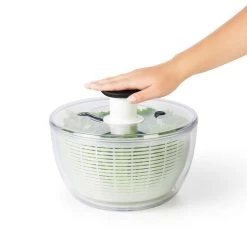 OXO Good Grips Insalata Spinner 4.0 Cookware 9 OXO Good Grips Insalata Spinner 4.0 Cookware -Negozio al dettaglio stagionatura oxo salad spinner 3