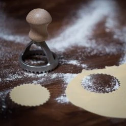 Italian Cookware Pentole Piccolo Ravioli Rotondo Stamp 40mm -Negozio al dettaglio stagionatura small round ravioli stamp pasta cutting circle